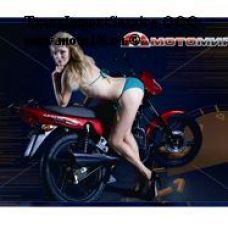 Постер фирменный МОТОМИР №5 "Девушка в зеленом купальнике облокотилась на мотоцикл Apache" (А ноль)