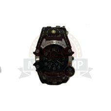 Часы наручные с цепью, компасом и силуетом черепа и сабли на циферблате (черный кожаный ремешок)